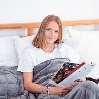 Zátěžová přikrývka: Jak funguje? 🛏️✨ Zátěžová přikrývka je produkt navržený k poskytnutí tlaku na tělo uživatele s cílem...